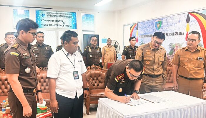 Kejari dan Bupati Pesisir Selatan Teken PKS Terkait Pelaksanaan Pidana Kerja Sosial Bagi Pelaku Tindak Pidana