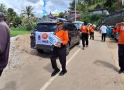 Sebagai Bentuk Kepedulian, Irsyad Syafar Serahkan Bantuan untuk Korban Tanah Bergerak di Jorong Aia Angek