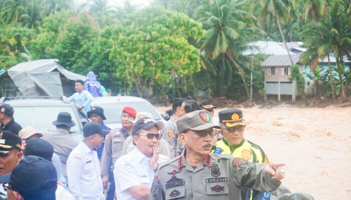 Hujan Kembali Turun Lebat, Bupati Pesisir Selatan Bersama Dandim dan Kapolres Tinjau Sungai Batang Bayang