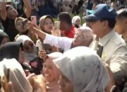 Presiden Prabowo Kunjungi Palembayan, Anak-anak Korban Banjir Bandang Berebut Bersalaman