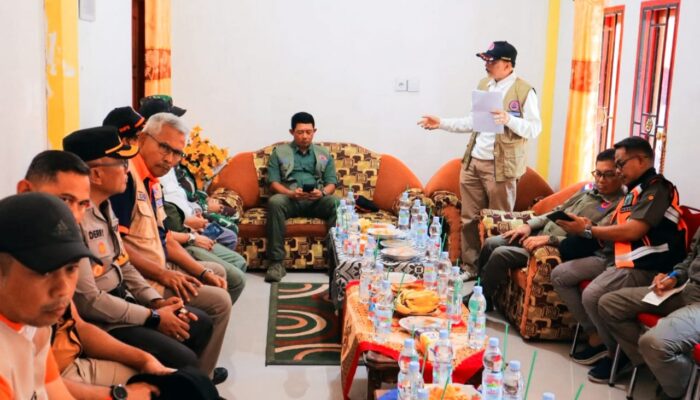 Kepala BNPB Apresiasi Bupati Pesisir Selatan dan Jajaran Karena Dinilai Bergerak Cepat Tangani Korban Banjir di Daerahnya 