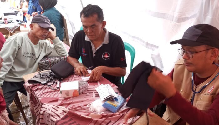 Lagi, IDI Cabang Pessel Gelar Beri Pelayanan Kesehatan Gratis bagi Warga yang Terisolasi Akibat Bencana Banjir dan Longsor