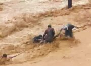 12 Warga di Batu Busuk Dievakuasi, Dua Sempat Hanyut