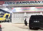 Juga Korban Banjir, Namun Toko Bangunan Risky Pratama Tetap Sumbangkan Sebagian Harta