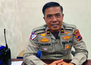 Pengguna Kendaraan Bermotor Hindari Melintasi Daerah Bencana Banjir Bandang Untuk Keselamatan