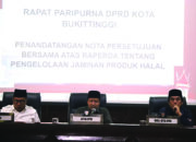 Nota Persetujuan Bersama Atas Ranperda Tentang Pengelolaan Jaminan Produk Halal Ditandatangani
