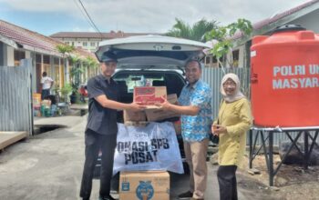 Serikat Perusahaan Pers Serahkan Bantuan untuk Korban Bencana di Padang
