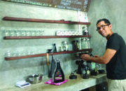 Yoserizal Mengembangkan Usaha Kadai Kopi Kito Berbasis Budaya Masyarakat di Kampung Halaman