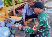 Personel Satgas TMMD ke-127 Tahun 2026 di Pesisir Selatan Gelar Pelayanan Kesehatan Secara “Door to Door”