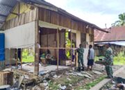 Tingkatkan Kesejahteraan Masyarakat, Personel TMMD di Pessel Rehab RTLH Warga Kurang Mampu di Talaok Bayang