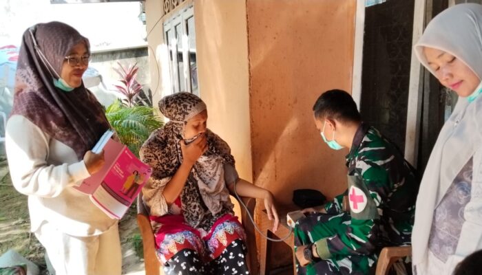 Satgas TMMD di Pessel Bersama Instansi Terkait Cek Kesehatan Ibu Hamil di Nagari Talaok Bayang