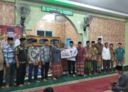 Evi Yandri Bagikan Mukenah, Tas Sekolah dan Sembako Saat Safari Ramadhan di Masjid Mardhatillah Rimbo Tarok Kuranji
