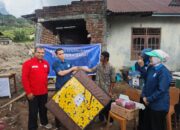 PMI Sumbar Bagikan Ribuan Paket Peralatan Rumah Tangga pada Penyintas Bencana