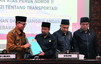 Wali Kota Hantarkan Raperda Tentang Perubahan Atas Perda Nomor 11 Tahun 2021