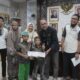 Sekretaris DPRD Sumbar Maifrizon Santuni Anak Yatim di Sekretariat Dewan dan Sekitarnya