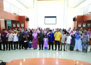 Wali Kota Bukittinggi Ramlan Nurmatias Serahkan Santunan Korpri Untuk Anak Yatim di Lingkungan Pemko Bukittinggi