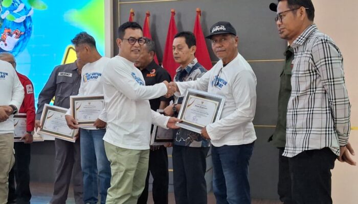 Berpartisipasi pada Mitigasi Kebencanaan Pers Sumbar Diberi Penghargaan oleh Pemprov