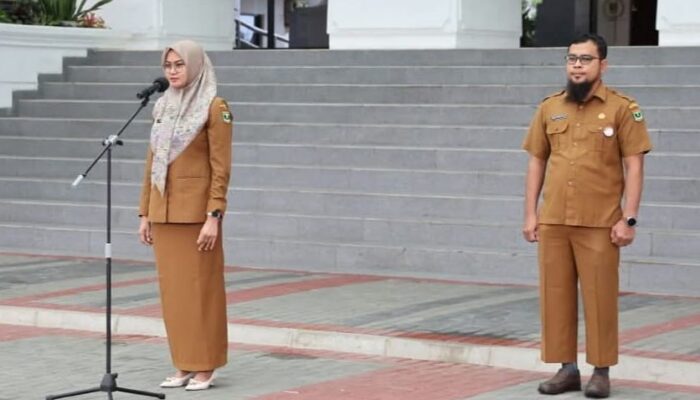 Pimpin Apel Pagi, Ismelda Jenreini Tegaskan Pentingnya Pelayanan Prima di DPRD Sumbar
