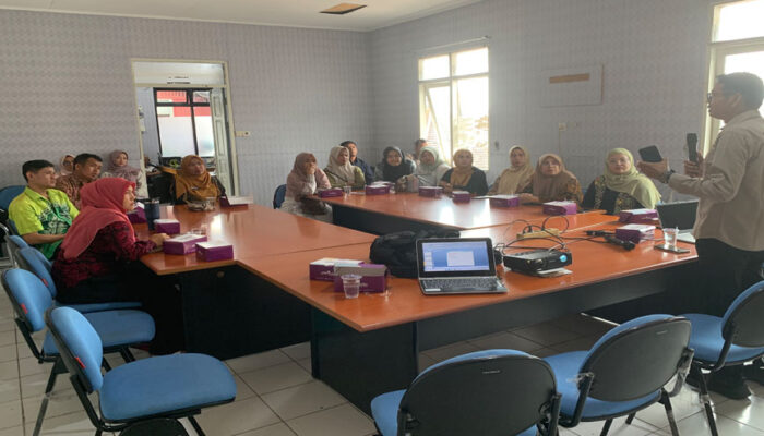 Aparatur Kelurahan Padang Panjang Dilatih Menulis dan Membuat Konten Video