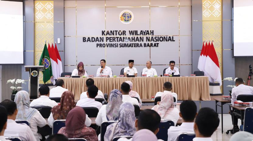 Jajaran Kantor Pertanahan Kabupaten/Kota se-Sumatera Barat mengikuti rapat koordinasi penanganan tanah kawasan hutan dan aset pemerintah yang diselenggarakan Kantor Wilayah BPN Provinsi Sumatera Barat di Padang, Selasa (19/5/2026).