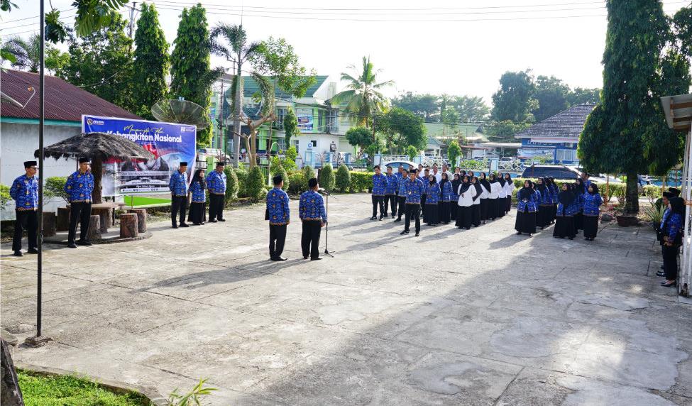 Jajaran pegawai Kantor Pertanahan Kabupaten Pasaman Barat mengikuti Upacara Peringatan Hari Kebangkitan Nasional (Harkitnas) ke-118 di halaman Kantor Pertanahan Kabupaten Pasaman Barat, Rabu (20/5/2026).