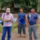 Petugas Seksi Penataan dan Pemberdayaan Kantor Pertanahan Kabupaten Pasaman Barat melakukan tinjauan lapangan bersama pemohon di Nagari Kinali, Kecamatan Pasaman, Jumat (8/5), dalam rangka evaluasi teknis permohonan Persetujuan Kesesuaian Kegiatan Pemanfaatan Ruang (PKKPR).