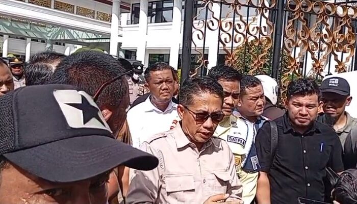 Peringati Hari Buruh se-Dunia, KSPSI Bersama Rakyat Sampaikan Aspirasi ke DPRD Sumbar