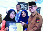 Keluarga Besar Kependidikan Kota Bukittinggi Berikan Bantuan Untuk Pelajar dan Guru Korban Kebakaran