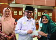 Pemko Bukittinggi Salurkan Bantuan Sembako dan PKH Untuk 394 Penerima Baru Triwulan I Tahun 2026