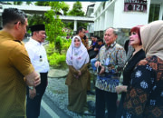 ASN Pemko Bukittinggi Goro Bersama Bersihkan Kawasan RSUD, Siapkan Peningkatan Layanan Kesehatan