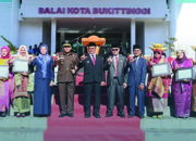 Wali Kota Bukittinggi Inspektur Upacara Hardiknas 2026