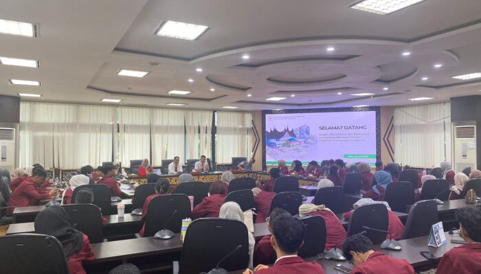 Sejumlah Mahasiswa Unes Padang Beraudiensi dengan Pihak Sekretariat DPRD Sumbar