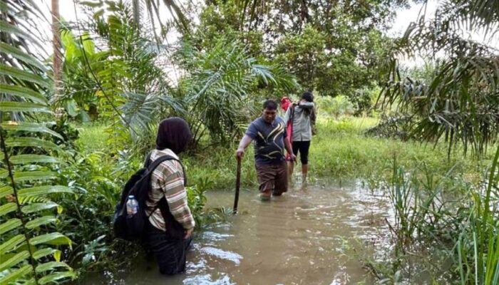 Tembus Medan Berlumpur, Kantor Pertanahan Pasaman Barat Pastikan Kepastian Batas Tanah Masyarakat