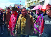 Wako Ramlan Apresiasi Pedagang Pasar Bawah Bersatu Meriahkan 100 Tahun Jam Gadang