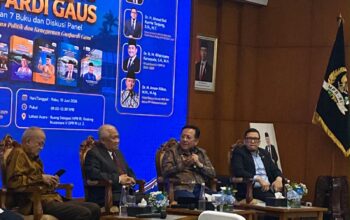 Diskusi panel membedah 7 buku karya Guspardi Gaus
