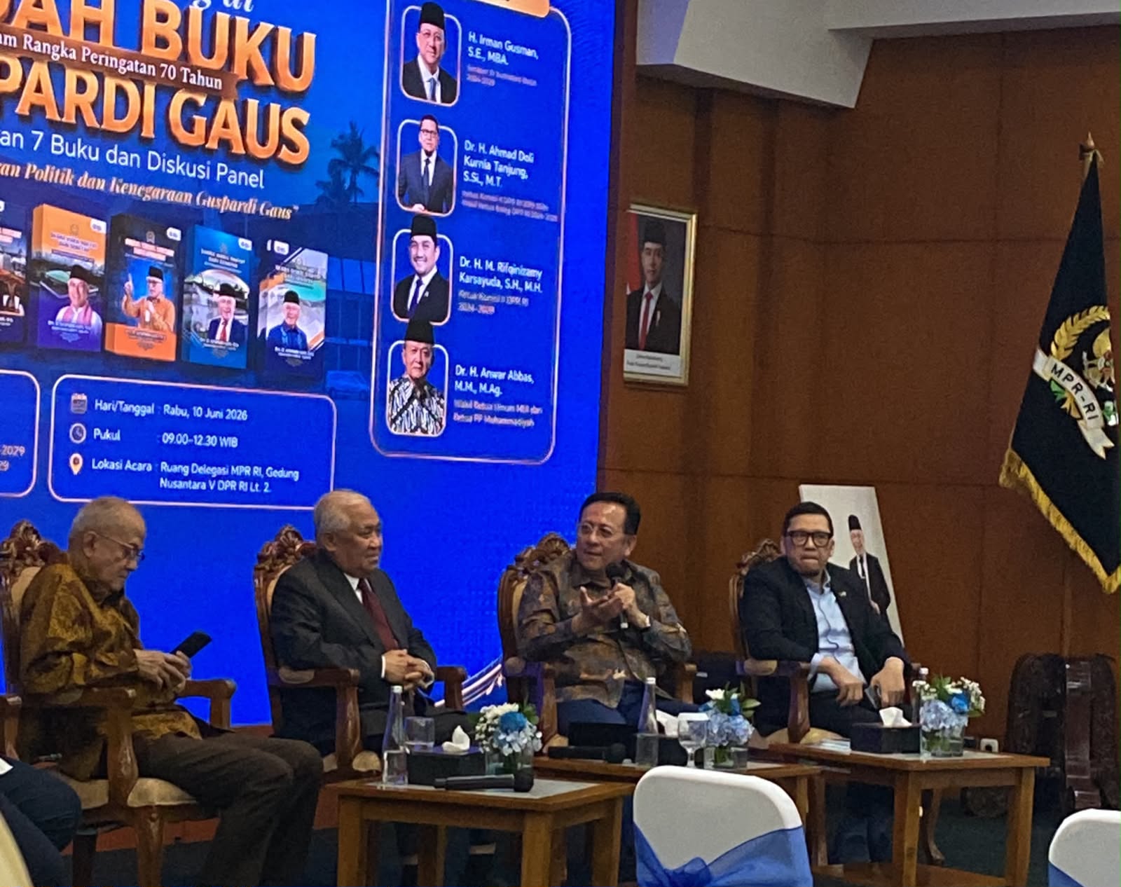 Diskusi panel membedah 7 buku karya Guspardi Gaus