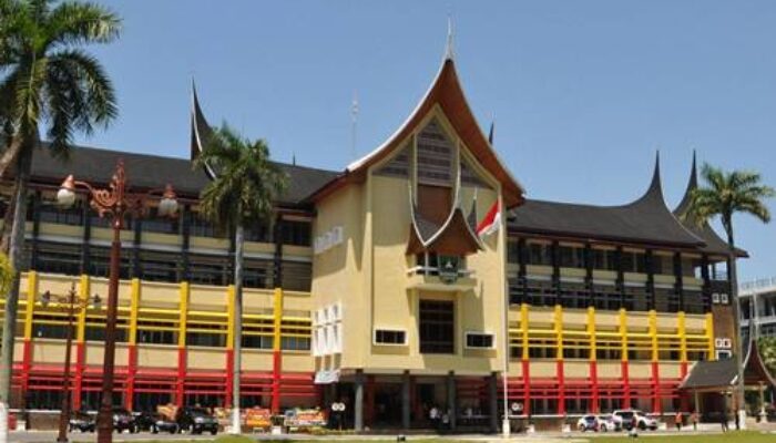 Senin Dinihari di Halaman Kantor Gubernur, Mahyeldi Ajak Nobar Piala Dunia 2026