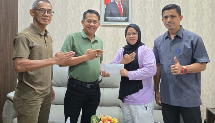 Wakil Ketua DPRD Sumbar Evi Yandri Lepas Wasit INKADO Sumbar Ikuti Ujian Wasit/Juri AKF ke Bangladesh