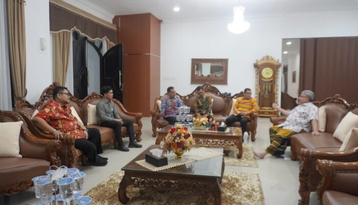 KPID Silaturahmi dengan Ketua DPRD Sumbar Muhidi Membahas Regulasi Konten Lokal dan Penguatan Literasi
