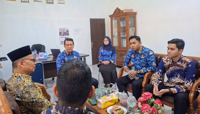 Bawaslu Pesisir Selatan Distribusikan X-Banner Tata Cara Akses Informasi Bawaslu ke Sejumlah Instansi Pemerintah