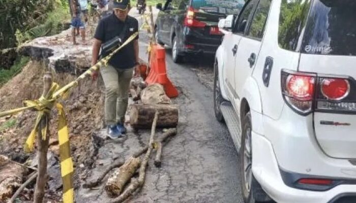 Kelok 44 Kian Kritis, Ruas Kelok 8-10 Nyaris Putus