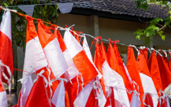 Warga Diajak Semarakkan Bulan Kemerdekaan, Pemko Padang Bagikan 10 Ribu Bendera