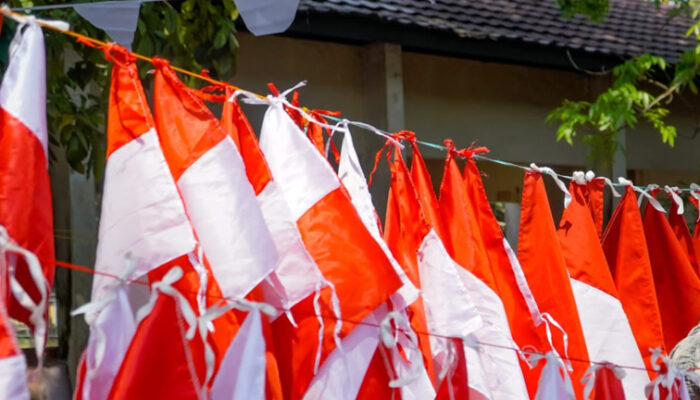 Warga Diajak Semarakkan Bulan Kemerdekaan, Pemko Padang Bagikan 10 Ribu Bendera