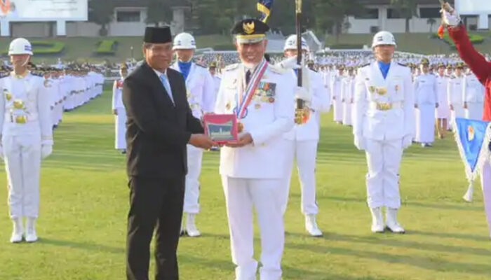 Good Governance Sumbar Diakui Nasional, Gubernur Terima Penghagaan IPDN
