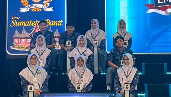Singkirkan SMAN 1 Padang dan SMA IT ICBS Payakumbuh, SMAN 3 Painan Sabet Juara I LCC 4 Pilar Tingkat Sumbar