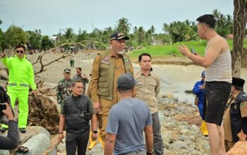 Pulihkan Aliran Sungai Akibat Banjir, Pemprov Sumbar Kerahkan Alat Berat
