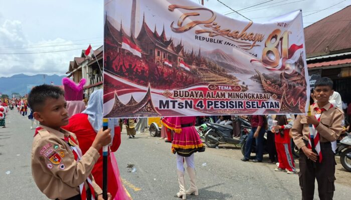 Meriahkan HUT RI ke-81, MTsN 4 Pesisir Selatan Sabet Juara 1 Lomba Pawai Alegoris se Kecamatan Koto XI Tarusan
