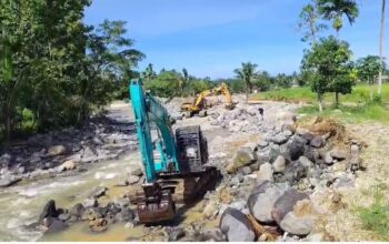 Tiga Alat Berat Dikerahkan untuk Normalisasi Sungai Batang Guo Kuranji