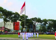 Parade Senja, Upacara Penurunan Bendera Pusaka HUT RI Ke-81 di Kota Bukittinggi Berlangsung Khidmat
