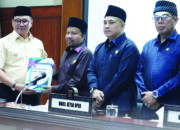 Wali Kota Bukittinggi Ramlan Nurmatias Hantarkan Raperda Tentang Perubahan APBD Tahun Anggaran 2026